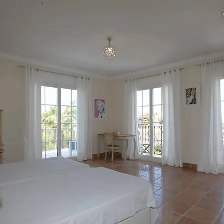 R35 Spacious Private Villa&pool&spa וילה *