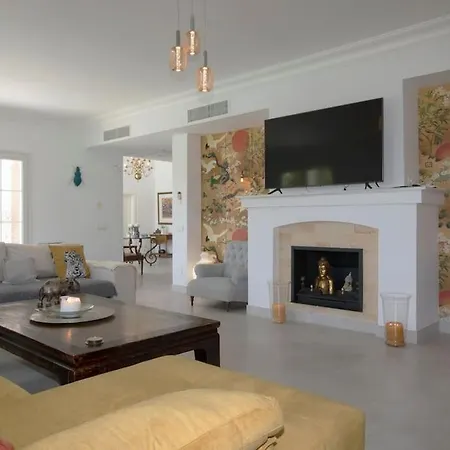 R35 Spacious Private Villa&pool&spa וילה