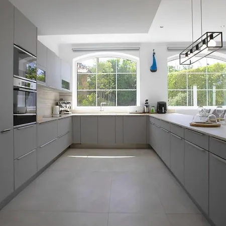 R35 Spacious Private Villa&pool&spa וילה *